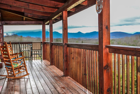 Three-Day Two-Night Stay in Deluxe Vacation Cabin in Smoky