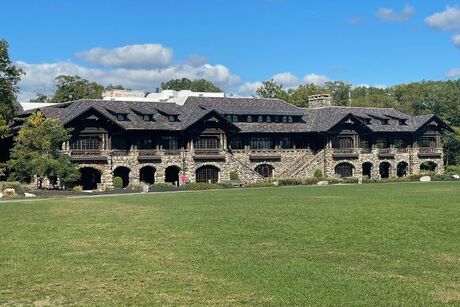 Restaurant 1915 at Bear Mountain Inn