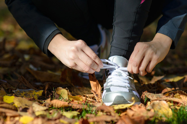 Runnertyingshoeresized