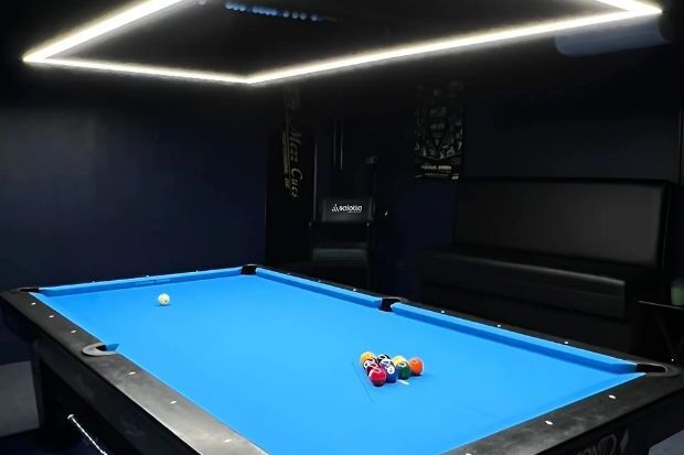 Hustler's Pizza and Billiards