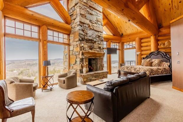 Trophy lodgeking suite