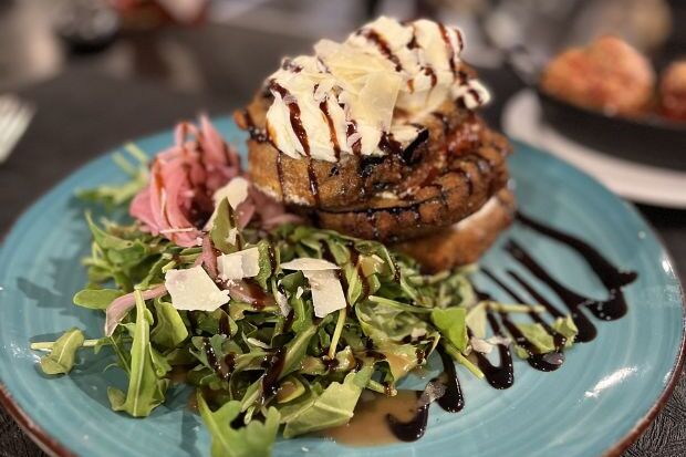 Naked City Pizza & DiVito's Restaurant