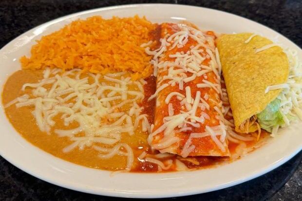 Los Mariachis Bar and Grill