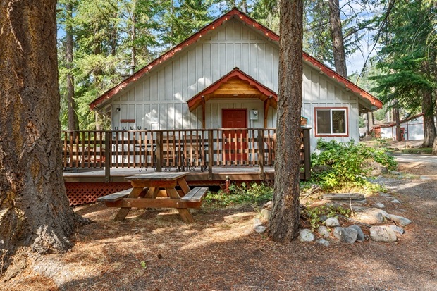 Whistlin' Jack Lodge