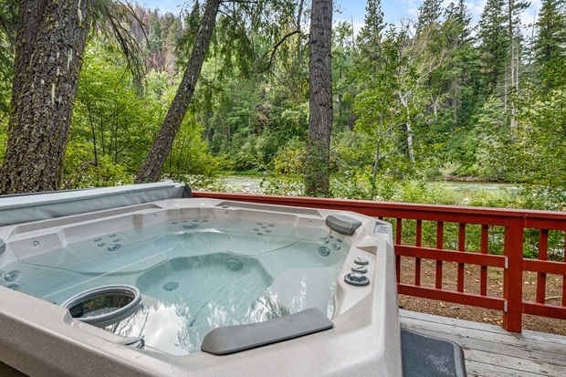 Whistlin' Jack Lodge