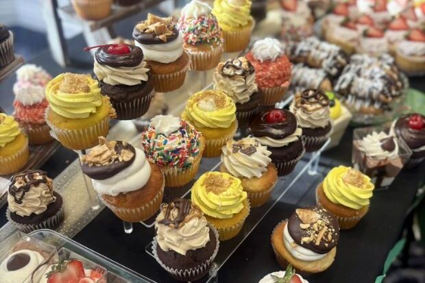 Cupcakes & Kisses