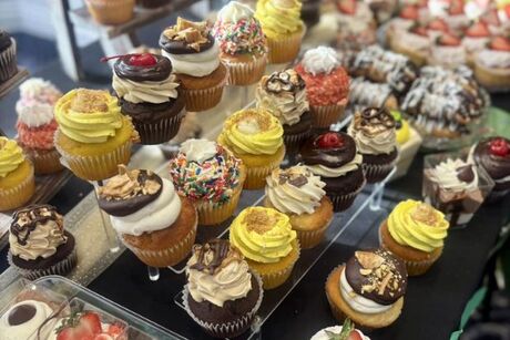 Cupcakes & Kisses