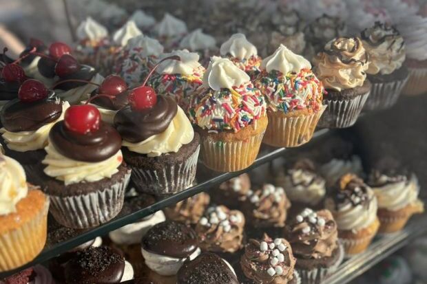 Cupcakes & Kisses