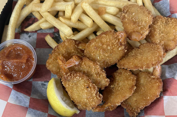 Lakeside Pizzeria & The Cove Bar & Grill