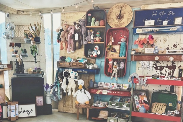 Social Bird Boutique + Gifts