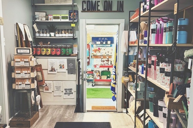 Social Bird Boutique + Gifts